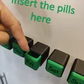 Dụng cụ đẩy thuốc viên và hộp chia thuốc theo tuần - Thumbnail 6