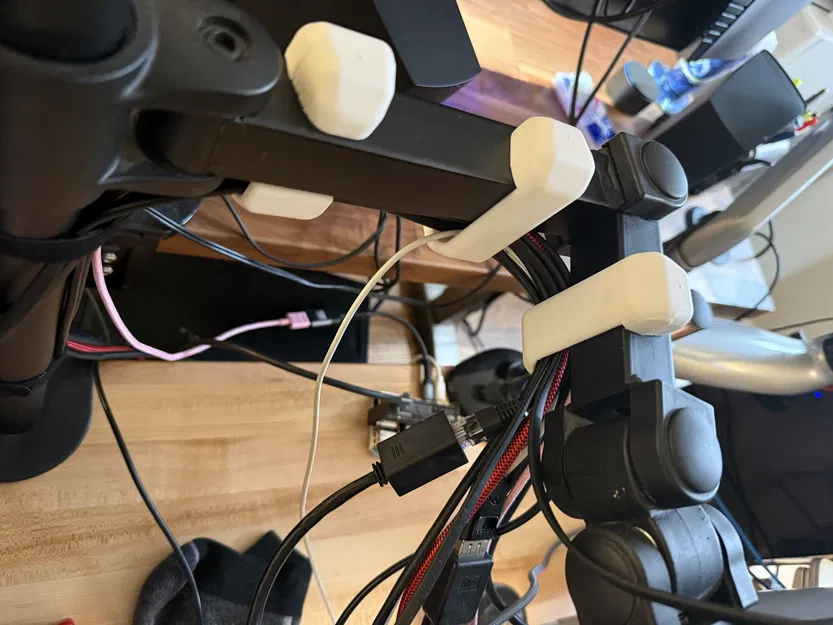 Kẹp quản lý cáp parametric cho bàn Uplift - Image 2