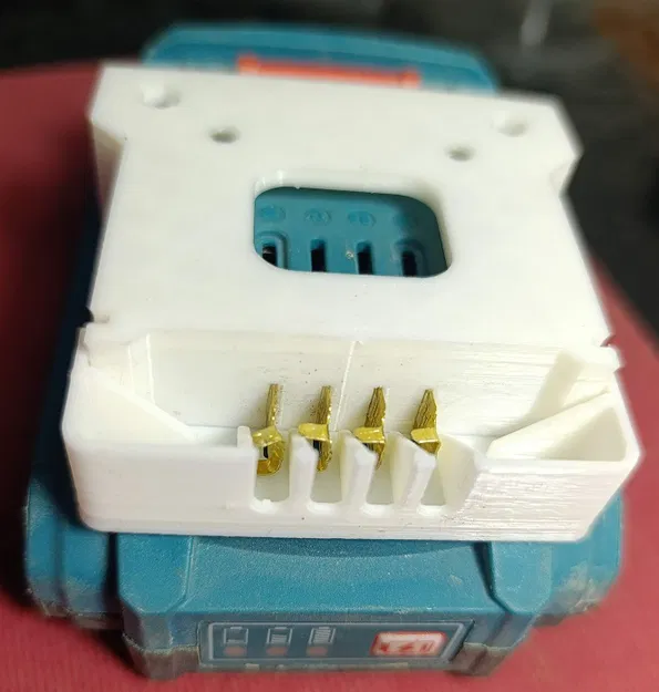 Giá đỡ và sạc pin TOTAL 20V - Image 4