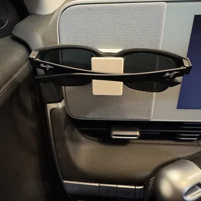 Giá đỡ kính mát hít nam châm cho Ioniq 5