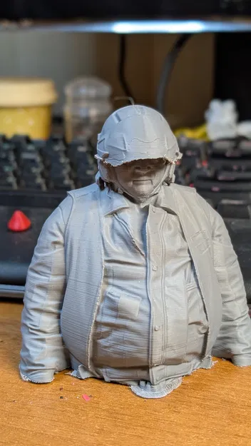 Mô hình 3D chú béo đội mũ bảo hiểm (Кит) trang trí bàn làm việc - Image 1