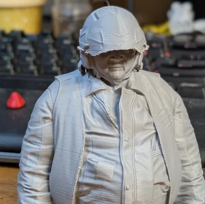 Mô hình 3D chú béo đội mũ bảo hiểm (Кит) trang trí bàn làm việc