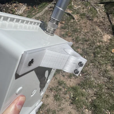 Khung gắn Mesh Repeater lên cột