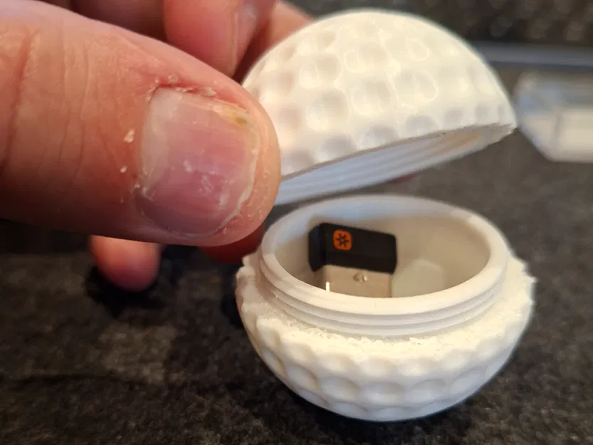 Quả bóng golf ngụy trang: Hộp đựng có nắp vặn - Image 1