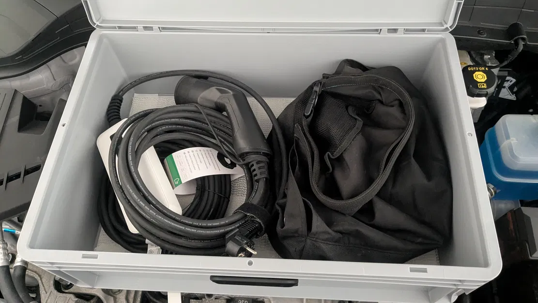 Bộ phụ kiện lắp cốp trước (frunk) cho Hyundai Kona Electric 2020 - Image 1