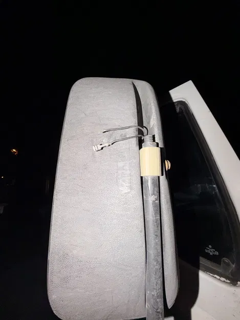 Giá đỡ gương xe Mercedes-Benz 709 (1994) - Image 1