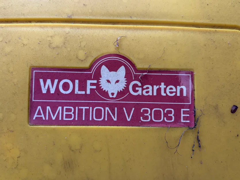 Kẹp giữ nắp xả cho máy sục cỏ Wolf Garten Ambition V303E - Image 2