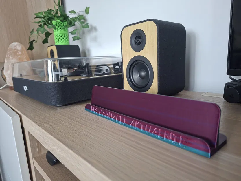 Giá đỡ đĩa than Comic Sans [Có chữ tiếng Anh và Ba Lan] - Image 1