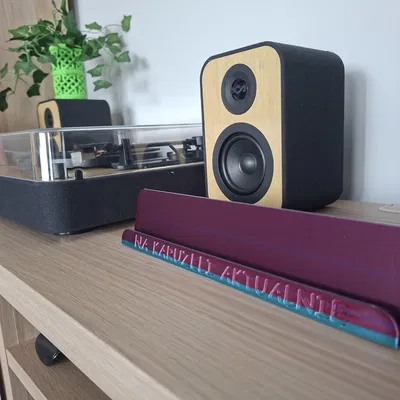 Giá đỡ đĩa than Comic Sans [Có chữ tiếng Anh và Ba Lan]