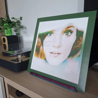 Giá đỡ đĩa than Comic Sans [Có chữ tiếng Anh và Ba Lan]