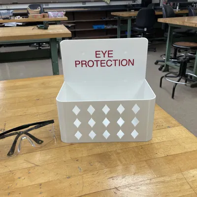 Giỏ Nam Châm Đựng Kính Bảo Hộ