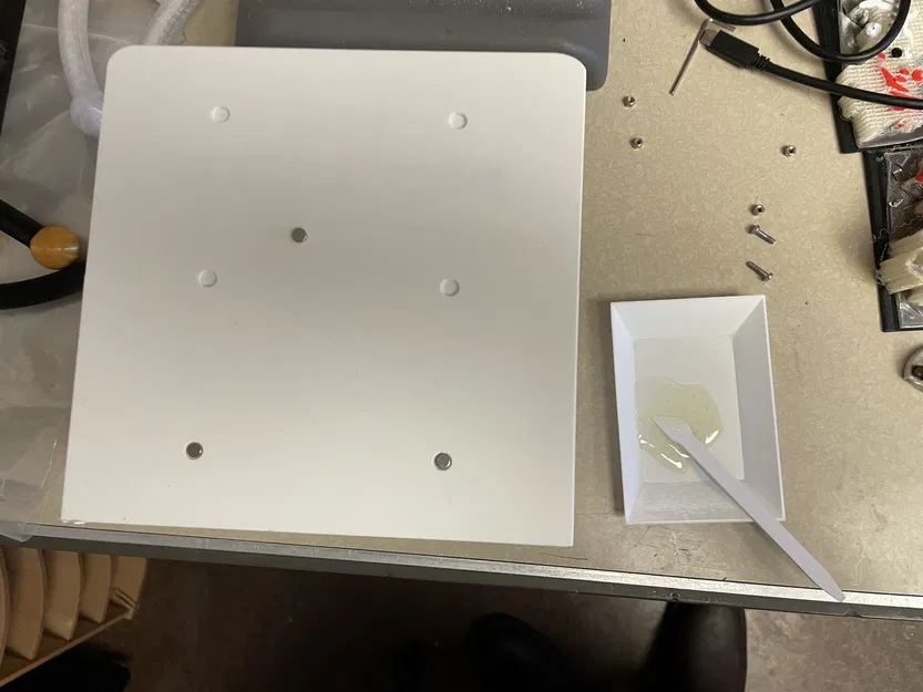 Giỏ Nam Châm Đựng Kính Bảo Hộ - Image 3