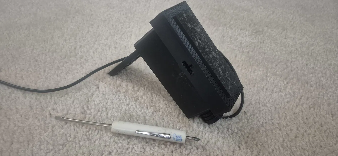 ClaudeAI-Generated: Hộp đựng ngoài trời thông số hóa cho ESP32 và cảm biến đất v2 - Image 3