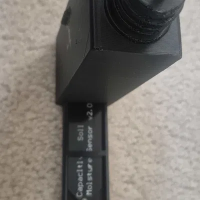 ClaudeAI-Generated: Hộp đựng ngoài trời thông số hóa cho ESP32 và cảm biến đất v2