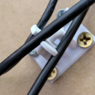 Giá treo và bộ quản lý dây cáp, dây điện gắn tường