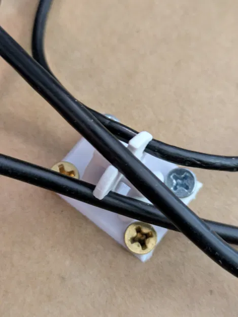 Giá treo và bộ quản lý dây cáp, dây điện gắn tường - Image 6