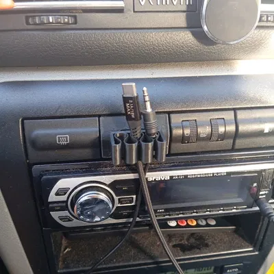 Giá đỡ dây cáp tiện lợi cho xe Skoda Octavia 1