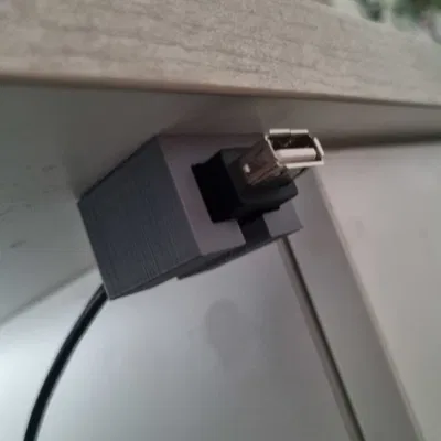 Giá đỡ đầu cắm USB cố định dưới bàn tiện lợi