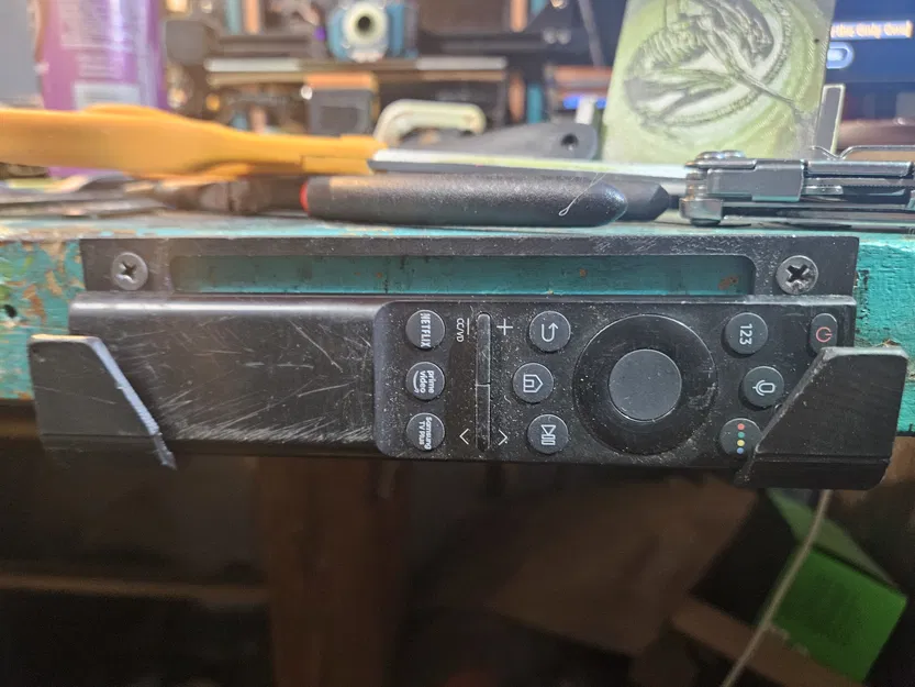 GIÁ TREO TAY CẦM ĐIỀU KHIỂN (PHÙ HỢP VỚI SAMSUNG VÀ CÁC LOẠI KHÁC) - Image 1