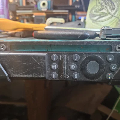 GIÁ TREO TAY CẦM ĐIỀU KHIỂN (PHÙ HỢP VỚI SAMSUNG VÀ CÁC LOẠI KHÁC)