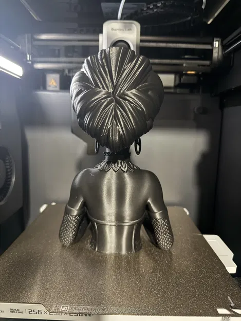 Ống cắm bút tượng nữ Gothic 3D - Phụ kiện bàn làm việc độc đáo - Image 3