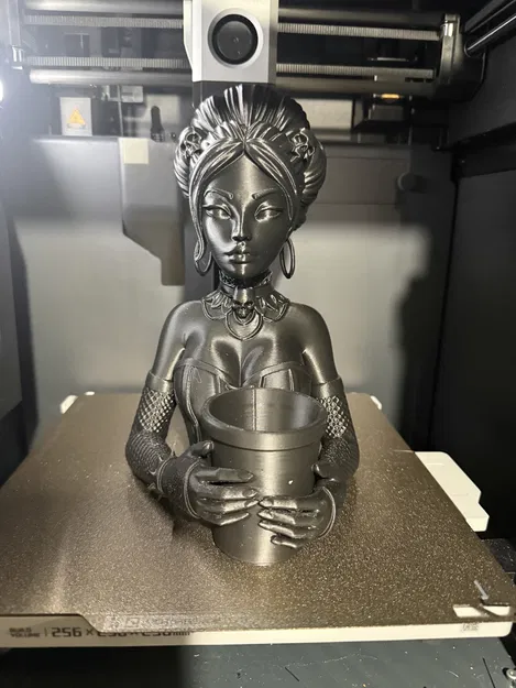 Ống cắm bút tượng nữ Gothic 3D - Phụ kiện bàn làm việc độc đáo - Image 4