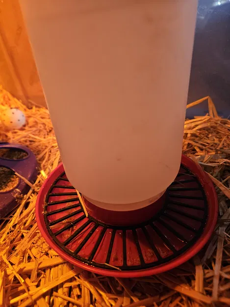 NẮP ĐẬY MÁNG NƯỚC BẢO VỆ GÀ CON - Image 1