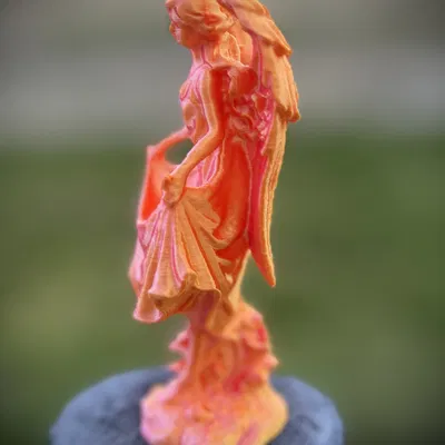 Mô hình Thiên thần mặc áo choàng (Angel in a Robe) trang trí đẹp mắt