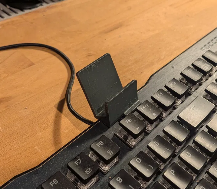 Giá đỡ điện thoại gắn bàn phím ROCCAT Vulcan 121 AIMO - Image 1