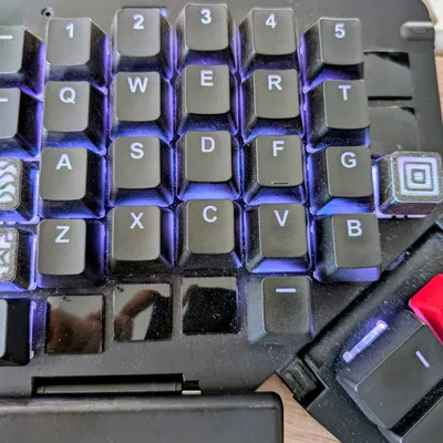 Keycap phẳng Cherry MX với họa tiết vân bề mặt