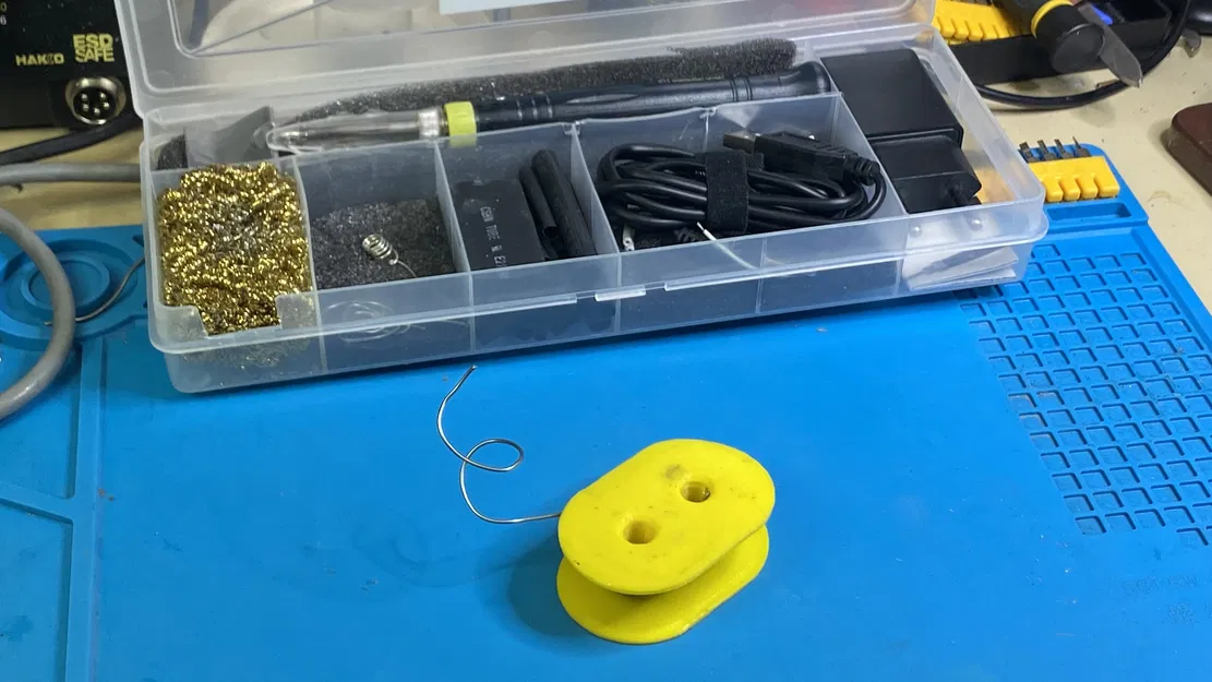 Cuộn giữ dây thiếc hàn (Spool for Solderwire) tiện lợi cho thợ điện tử - Image 1