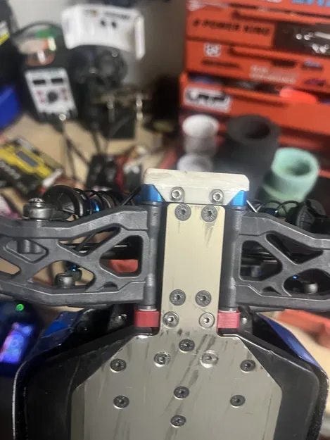 Miếng đệm gia cố khung gầm (Wedge B) cho xe RC Associated B84 - Image 1