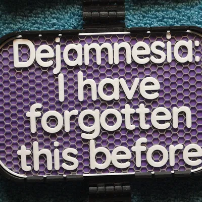 Bảng hiệu Dejamnesia