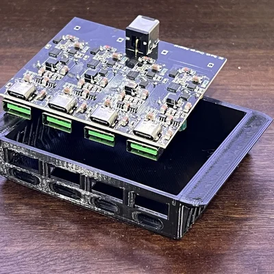 Hộp gắn bàn cho mô-đun nguồn 4 cổng USB PD SW3518