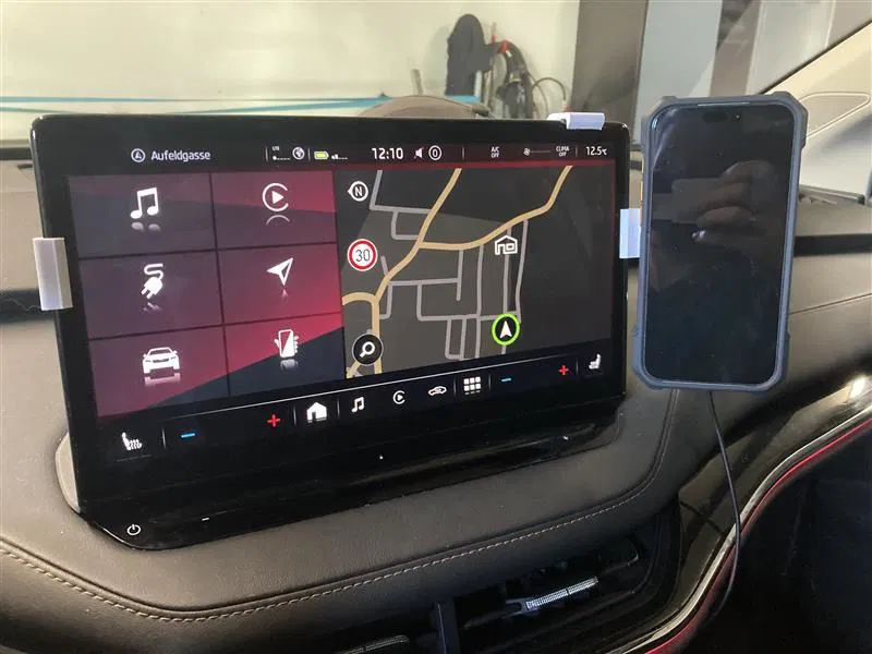 Giá đỡ điện thoại MagSafe cho màn hình Skoda Enyaq - Image 1