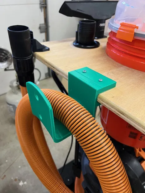 Móc treo ống hút bụi 3/4 inch - Giải pháp gọn gàng cho xưởng làm việc - Image 1