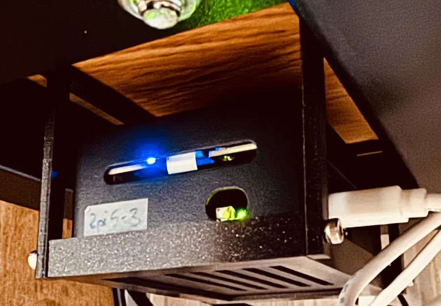 Giá treo dưới bàn cho Raspberry Pi (vỏ Geekworm) dùng cho Home Assistant - Image 1