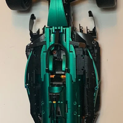 Móc treo tường cho xe đua F1 phong cách "Lego"
