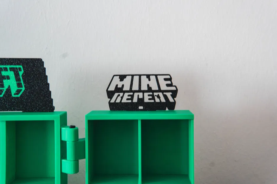 Hộp trưng bày Minecraft Kinder Joy - Image 2