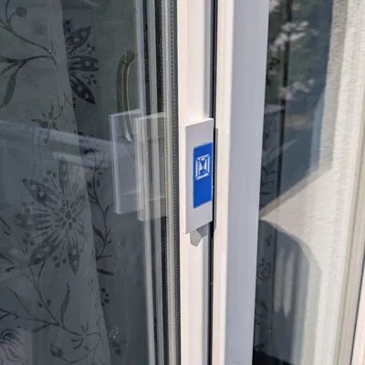 Tay nắm cửa ban công 2 màu (Balkon Griff 2 Farbig)