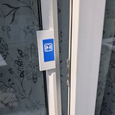 Tay nắm cửa ban công 2 màu (Balkon Griff 2 Farbig)