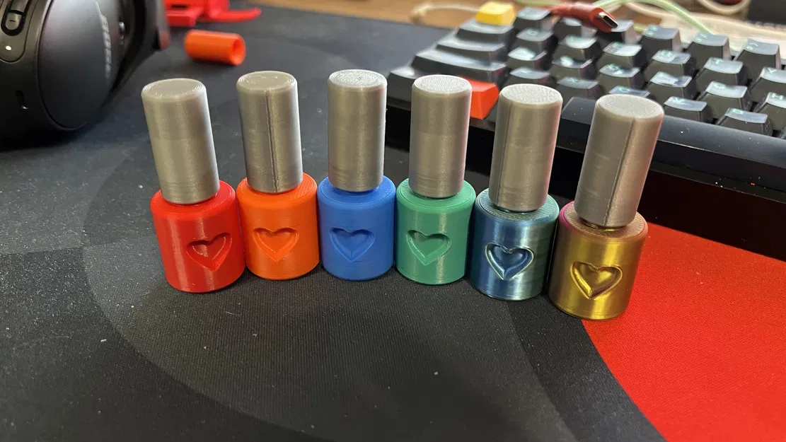 Mô hình chai sơn móng tay đồ chơi - Image 1