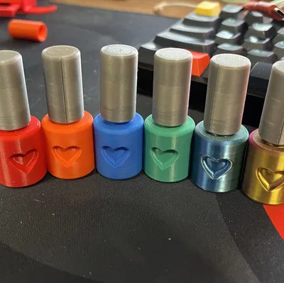 Mô hình chai sơn móng tay đồ chơi