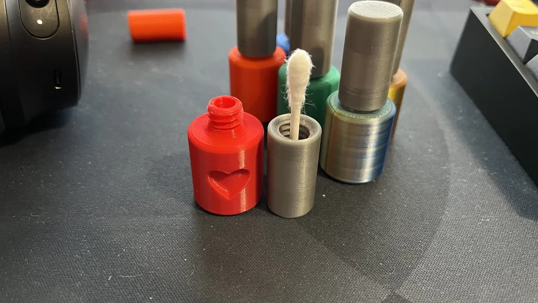 Mô hình chai sơn móng tay đồ chơi - Image 2