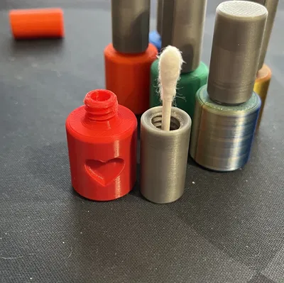 Mô hình chai sơn móng tay đồ chơi