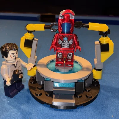 Bệ Lắp Ráp Iron Man Tỉ Lệ Phóng Đại (Tỉ lệ 2.5:1)