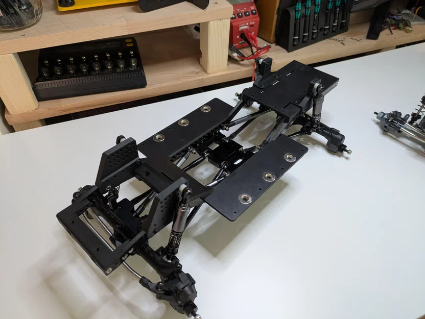 Khung gầm Scale Crawler tùy chỉnh dựa trên SCX10 Gen 1 - Image 7