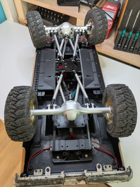 Khung gầm Scale Crawler tùy chỉnh dựa trên SCX10 Gen 1 - Image 11