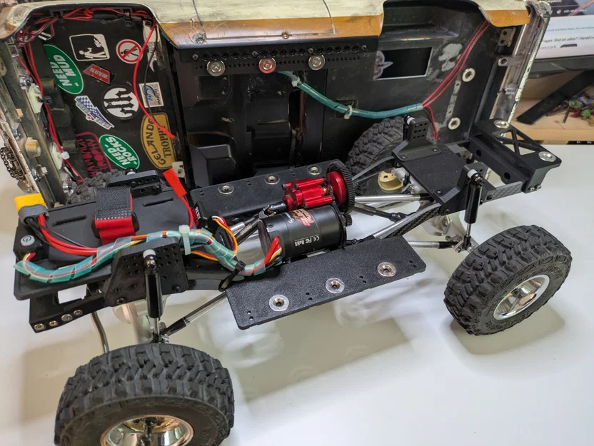 Khung gầm Scale Crawler tùy chỉnh dựa trên SCX10 Gen 1 - Image 12