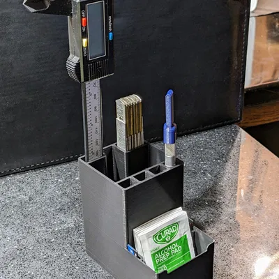 Ống cắm bút tích hợp khe thẻ nhớ, thước kẹp, thước kẻ và khay lau cồn